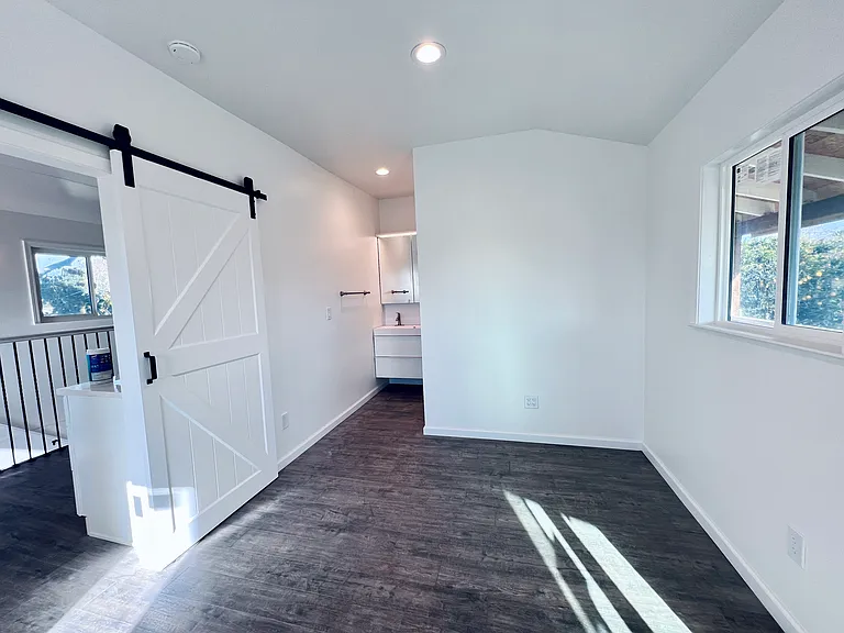 JADU office space (connected with bedroom)
