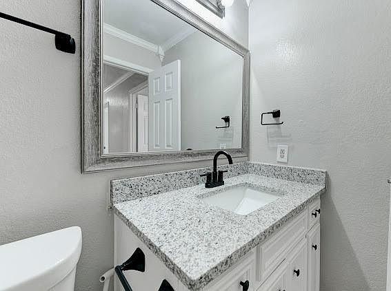 3rd image of 207 Dahlia Ct