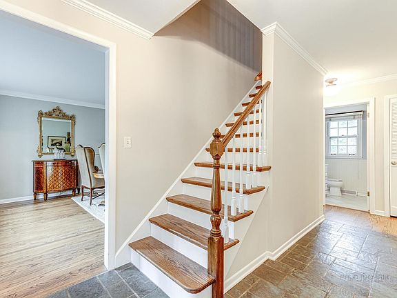 5th image of 28 Portshire Dr