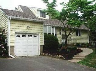 30 Radcliff Dr, New City, NY 10956