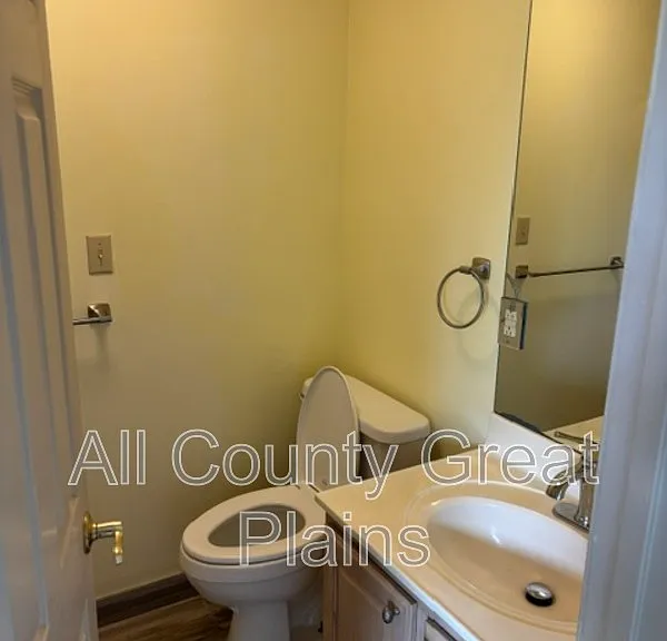 5206 Foster St #201 — Photo 7