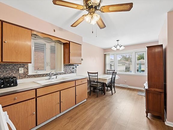 5th image of 5026 N Michigan Ave