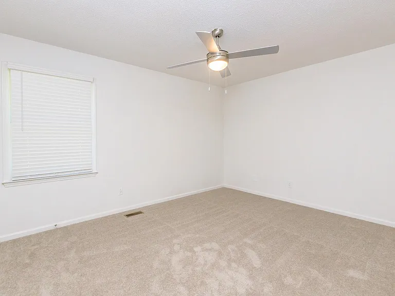 Belmont Heights Apartments & Townhomes — Photo 36