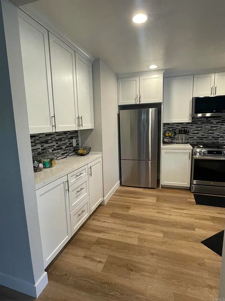 3 bed, 2.5 bath, 1401 sqft, $4,699 — Photo 4