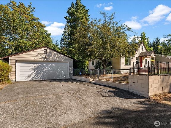 3rd image of 2604 NE Denny Road