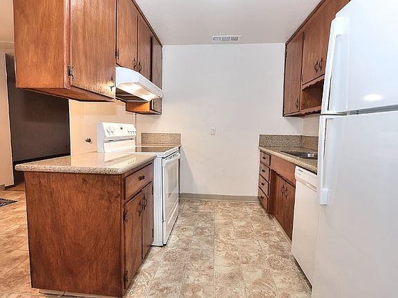 3rd image of 7020-7022 Zeeland Dr