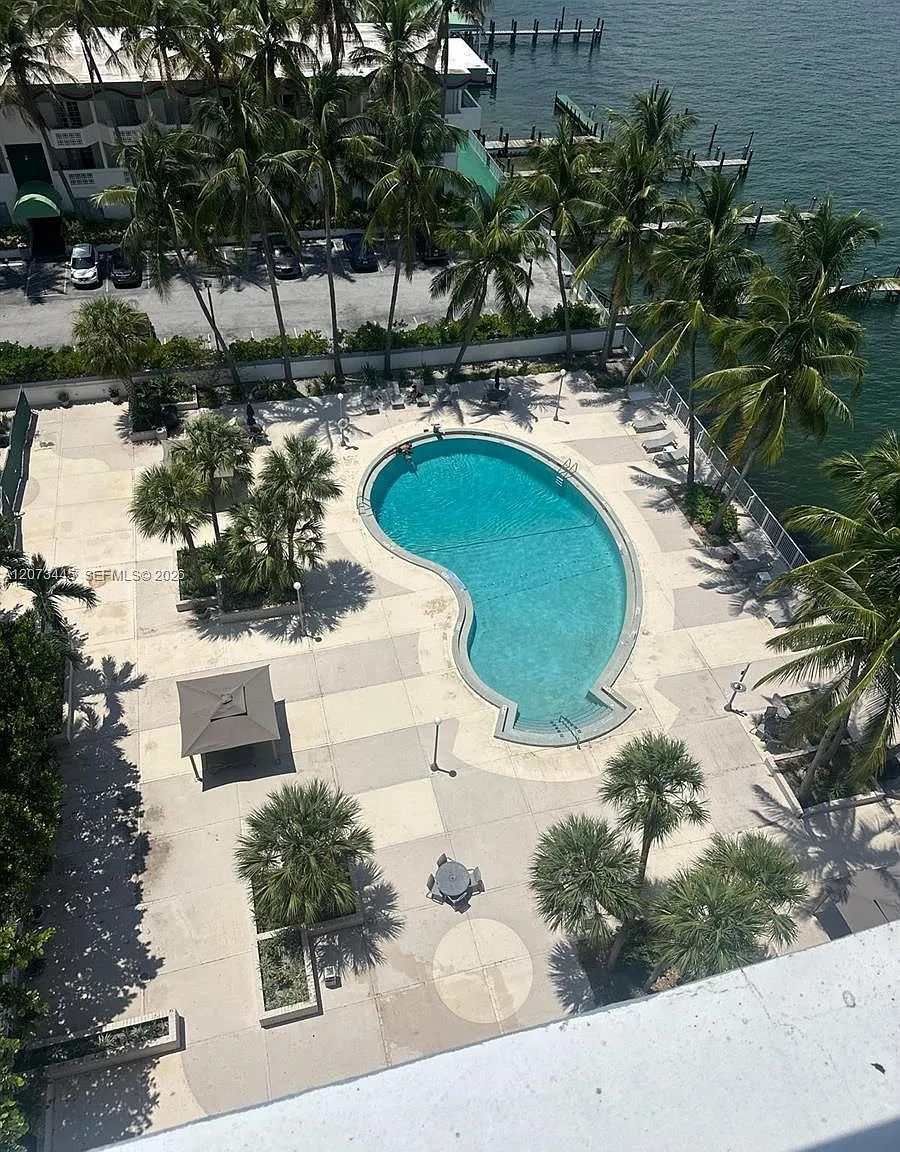 Kennedy House Condo — Photo 3