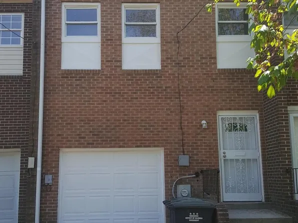907 Barnaby St SE, Washington, DC 20032