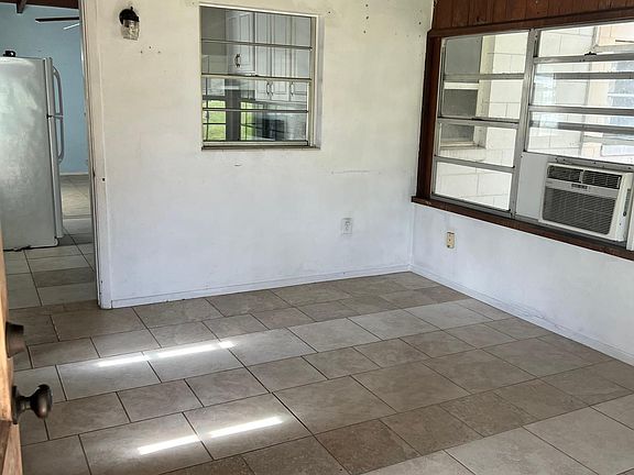 2nd image of 1655 N Richland Ave