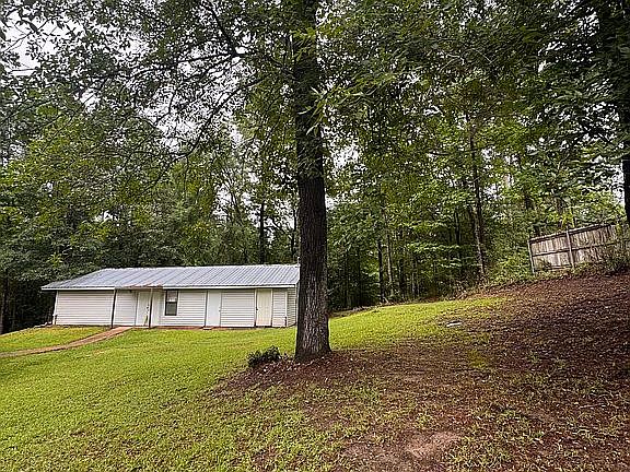 4th image of 131 Woodcreek Loop