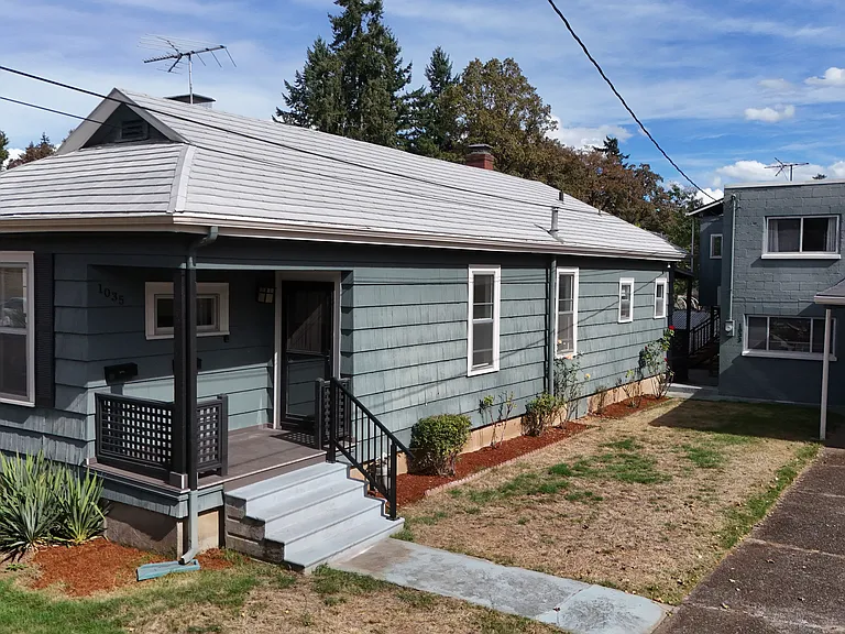 1033 Columbia Ave — Photo 1