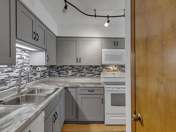 4th image of 2371 Parkview Dr
