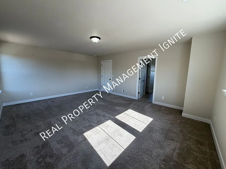 2713 NE Black Oak Pl — Photo 10