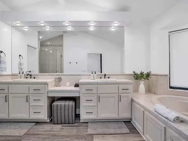 3550 Laketree Dr — Photo 24