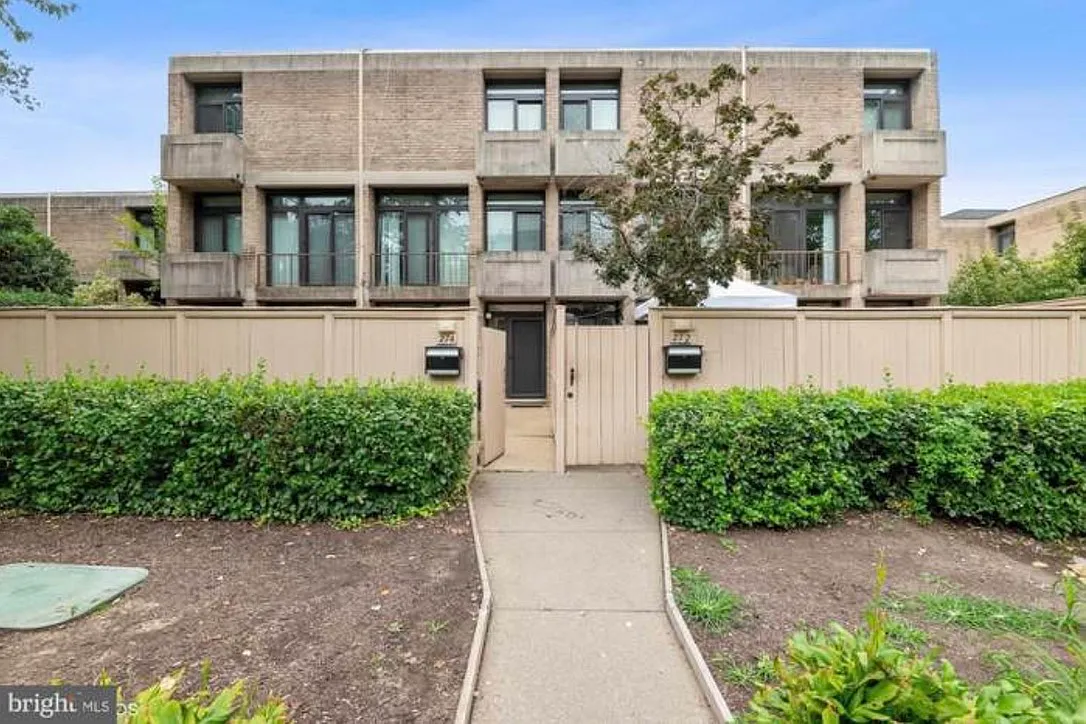 1 bed, 570 sqft, $2,300 — Photo 2