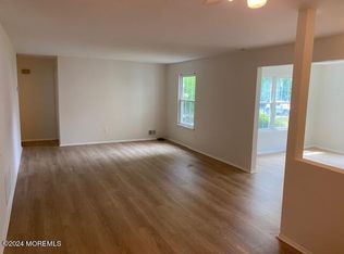 712 Zlotkin Cir APT 4, Freehold, NJ 07728