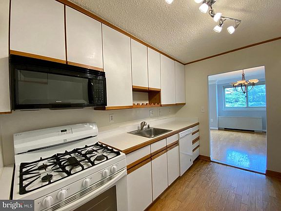 3rd image of 1225 Martha Custis Dr APT 307