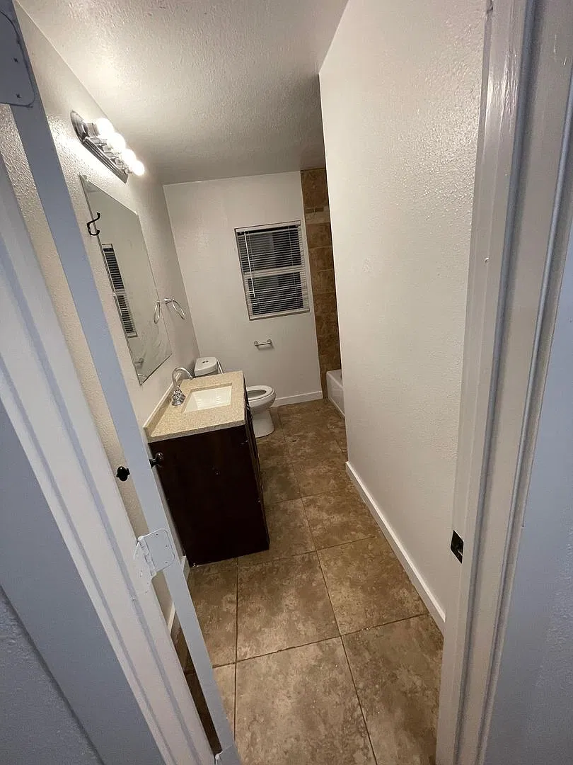 Charming Updated 3-Bedroom Home in Denison, — Photo 4