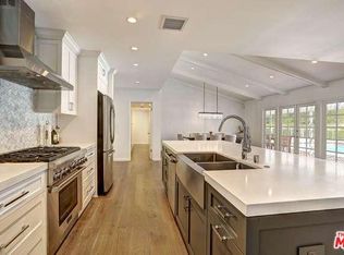 19301 Espinosa St, Tarzana, CA 91356