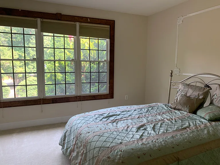 Spacious 2nd Bedroom upstairs