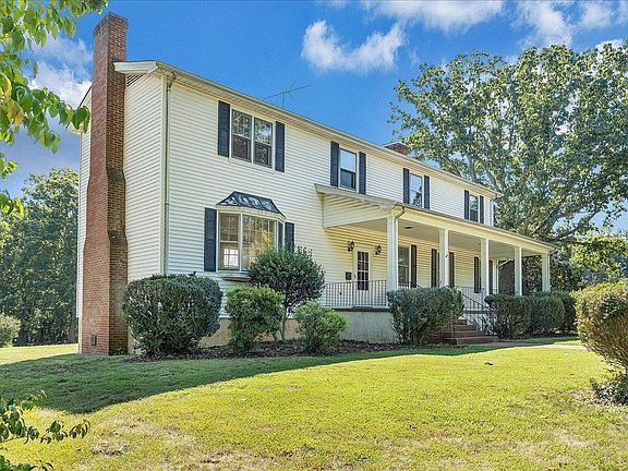3rd image of 1426 Redfields Rd