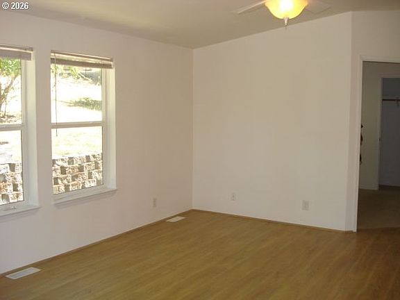 4th image of 691 Grandview St