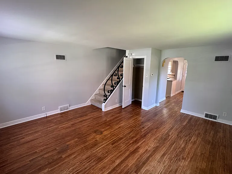 863 Fountain Ave — Photo 4