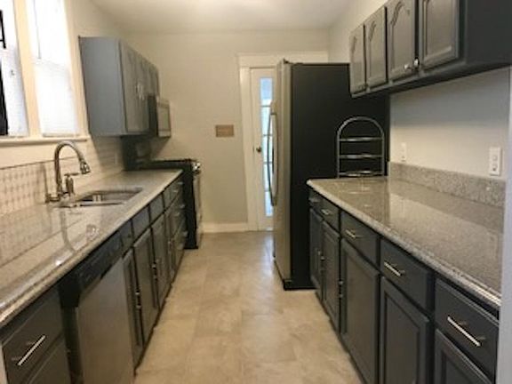 2nd image of 425 London St