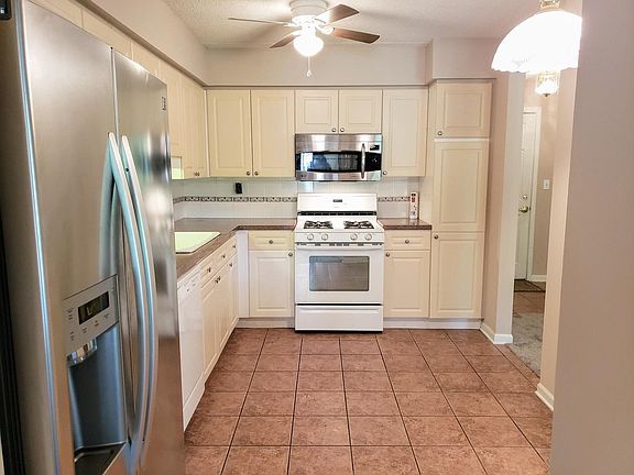 5th image of 126 Day St APT 112