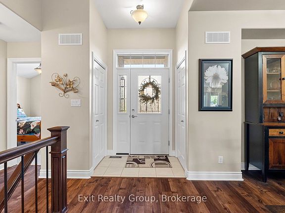 3rd image of 48 Cavendish Dr