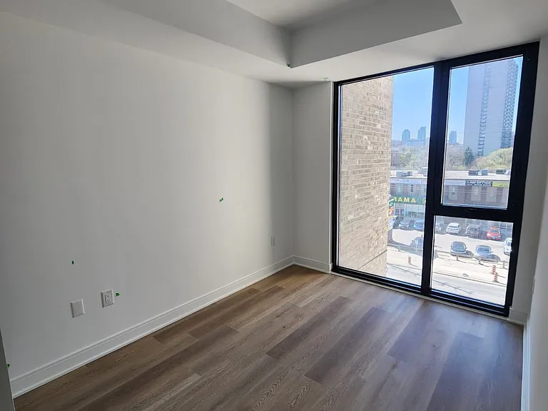 86 Dundas St E #407 — Photo 13