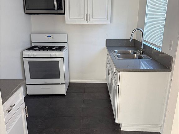 3rd image of 1323 Walnut Ave