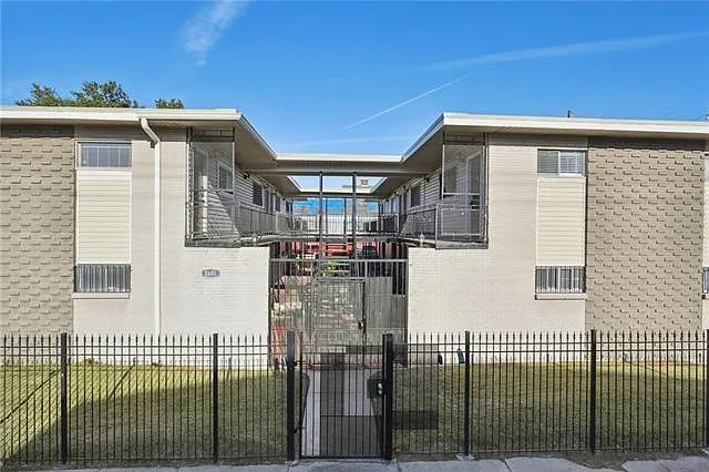 2601 Carondelet St #D — Photo 1