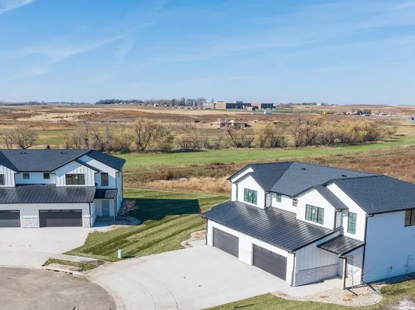 5526 W Liberator Cir, Sioux Falls, SD 57107