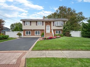 56 E Saltaire Rd, Lindenhurst, NY 11757