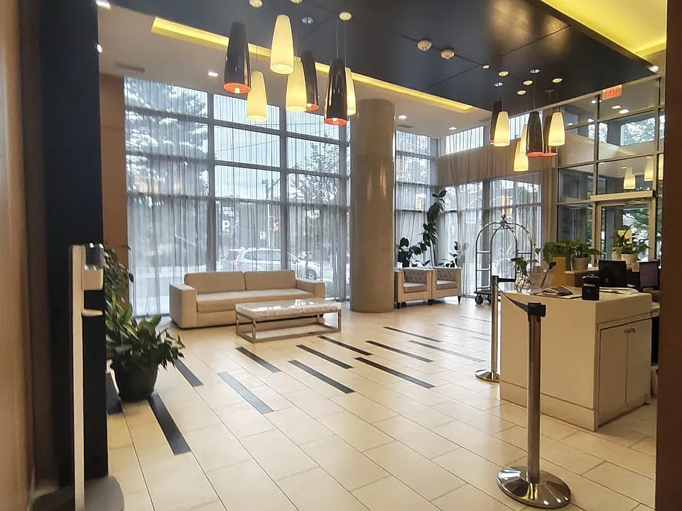 58 Orchard View Blvd #904