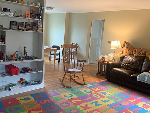 2nd image of 1406 Hinman Ave #2B