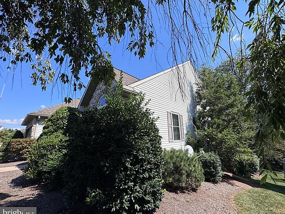 4th image of 1006 Hillside Ave