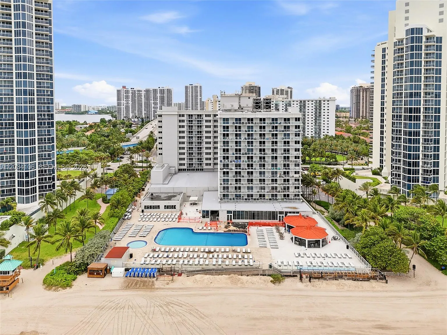 The Aventura Beach Club C — Photo 2