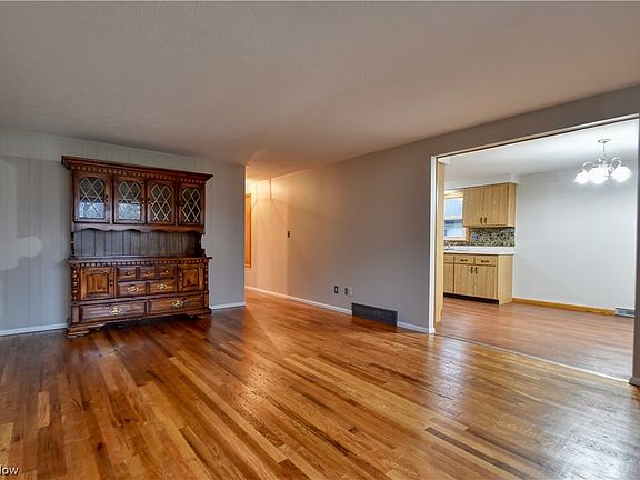 4th image of 32868 Barbara Dr