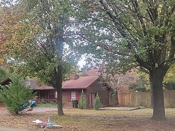 2nd image of 390 Amity Ct