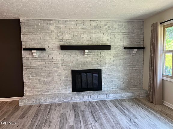 2nd image of 737 Foothills Rd