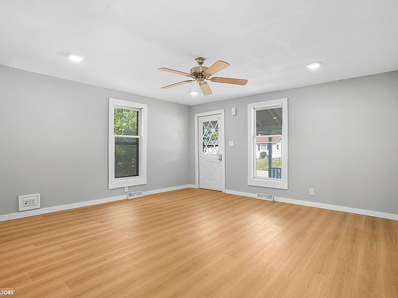 3rd image of 106 E Harlan St