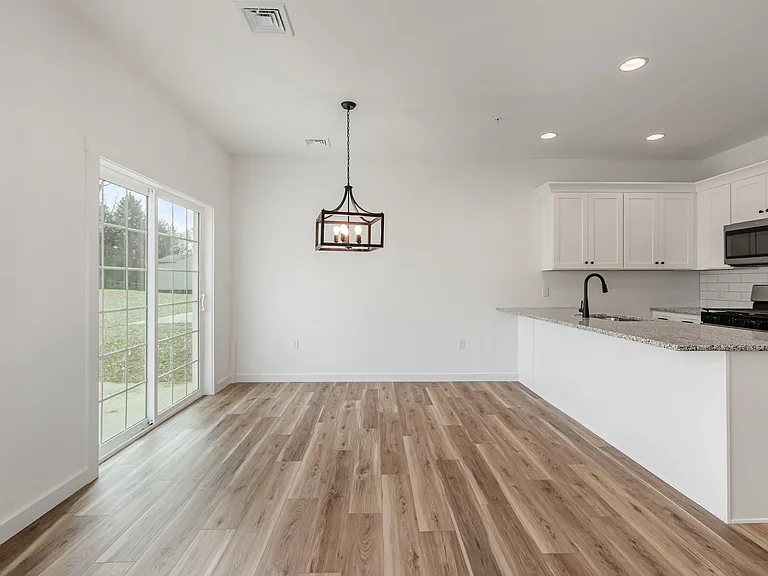 315 Pelham Ct — Photo 8