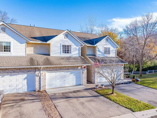 349 Pleasant Ln, Chaska, MN 55318