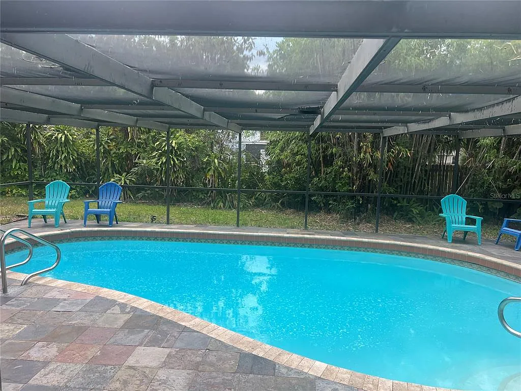3 bed, 2.0 bath, 2115 sqft, $2,900 — Photo 2