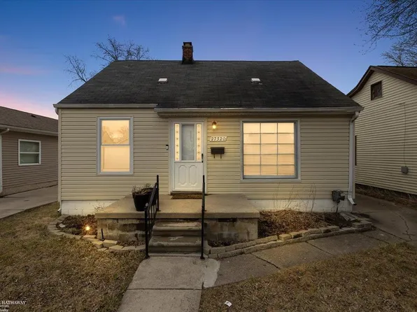 27320 Ridgewood St, Roseville, MI 48066