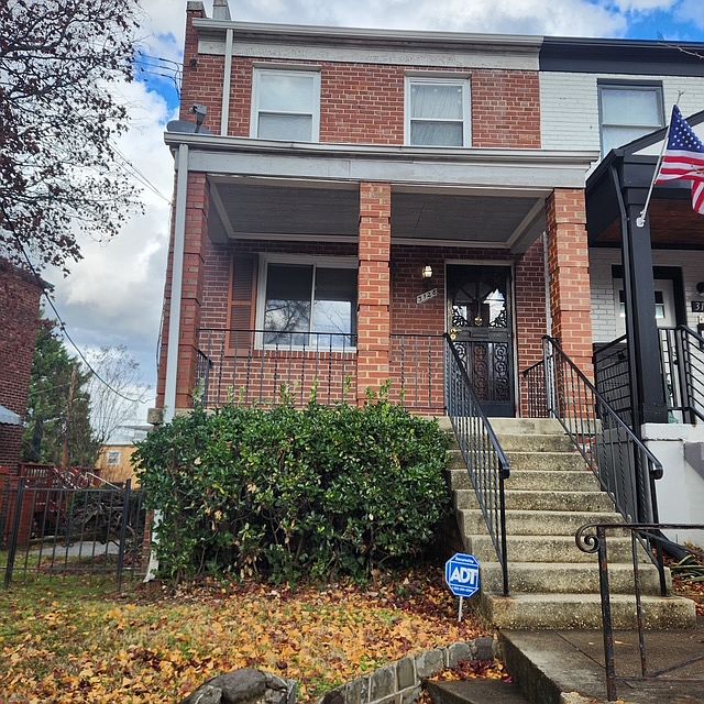 1st image of 3128 Lyndale Pl SE