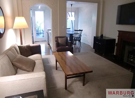 Rented by Warburg | media 23
