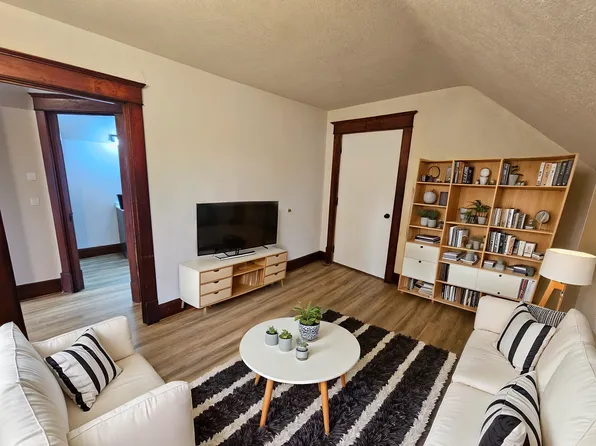 318 8th St #1/2, Beloit, WI 53511